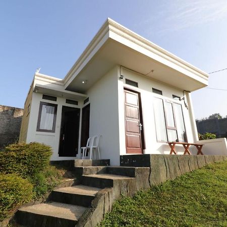 Lembur Incu Syariah Villa & Resto Лембанг Экстерьер фото
