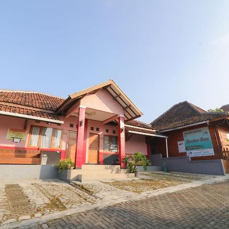 Lembur Incu Syariah Villa & Resto Лембанг Экстерьер фото