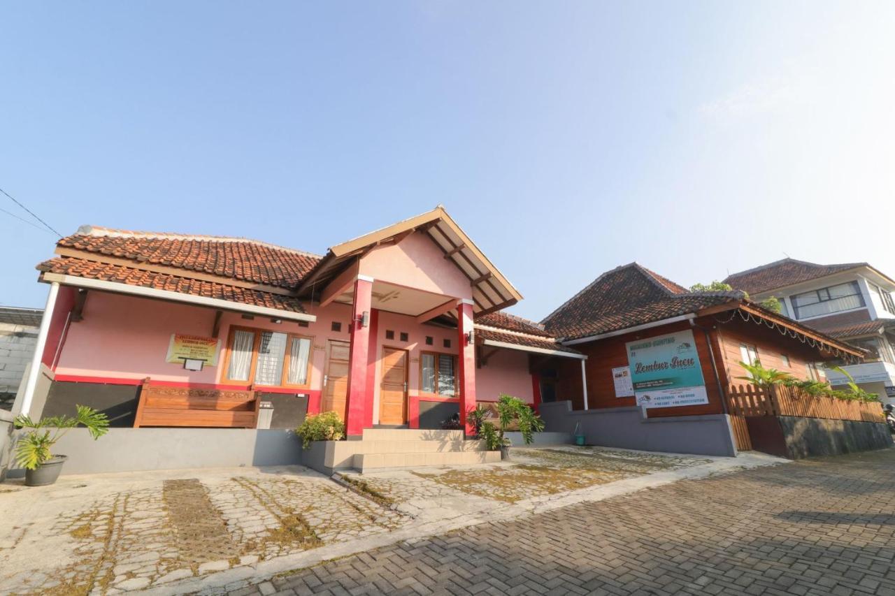 Lembur Incu Syariah Villa & Resto Лембанг Экстерьер фото