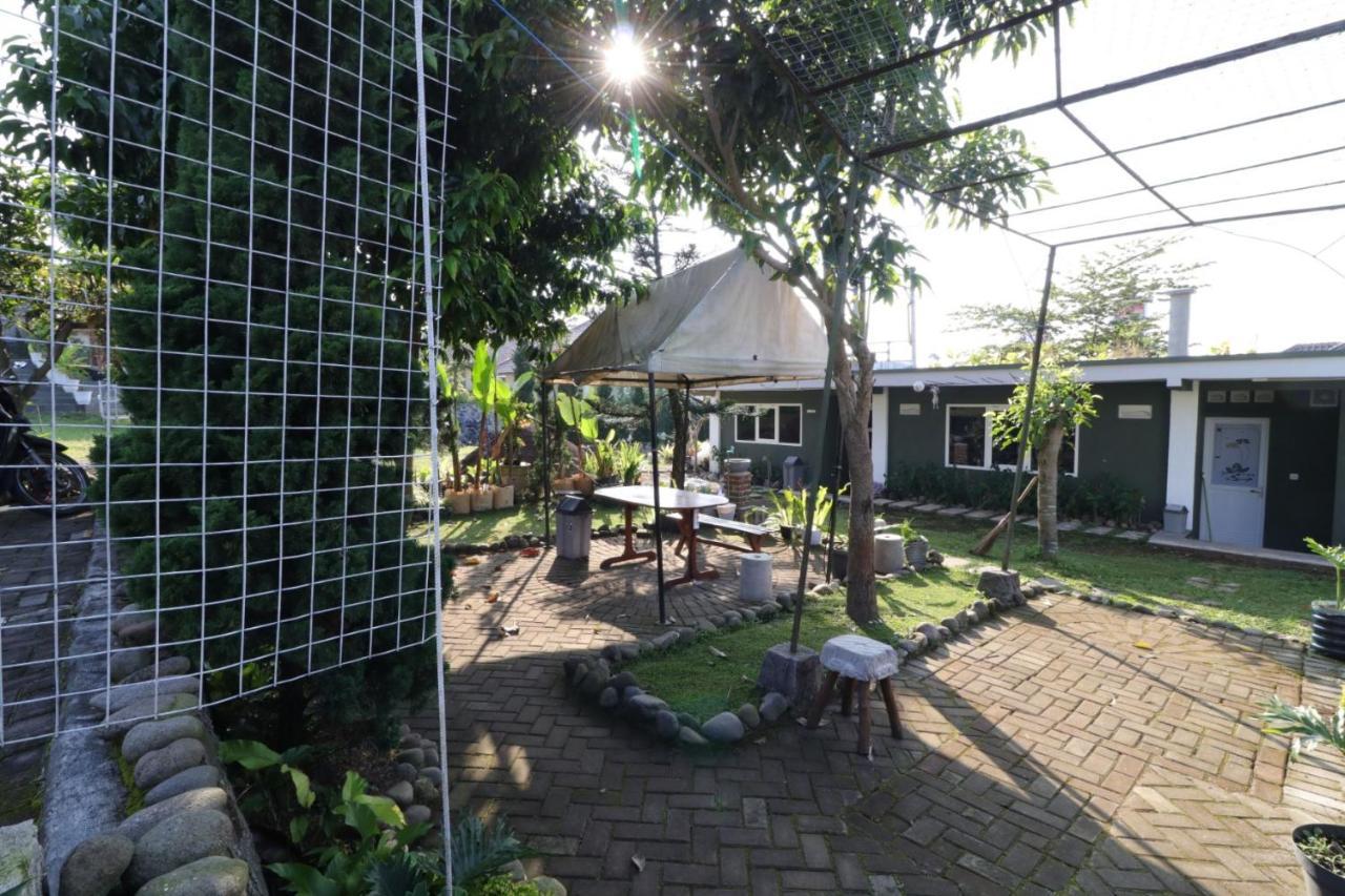 Lembur Incu Syariah Villa & Resto Лембанг Экстерьер фото
